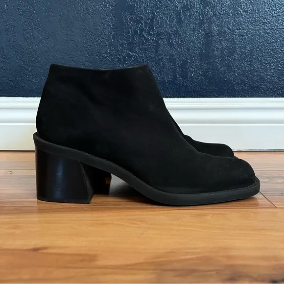 Hillard and Hanson Vintage Black Leather Block Ankle Heeled Boots